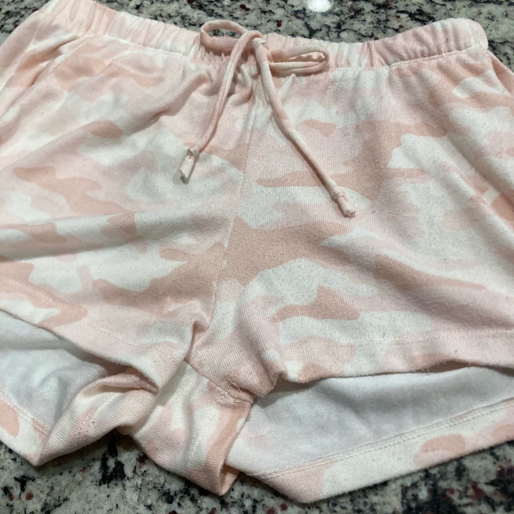 What mens size S shorts and long sleeve top pink camo - Picture 4 of 8